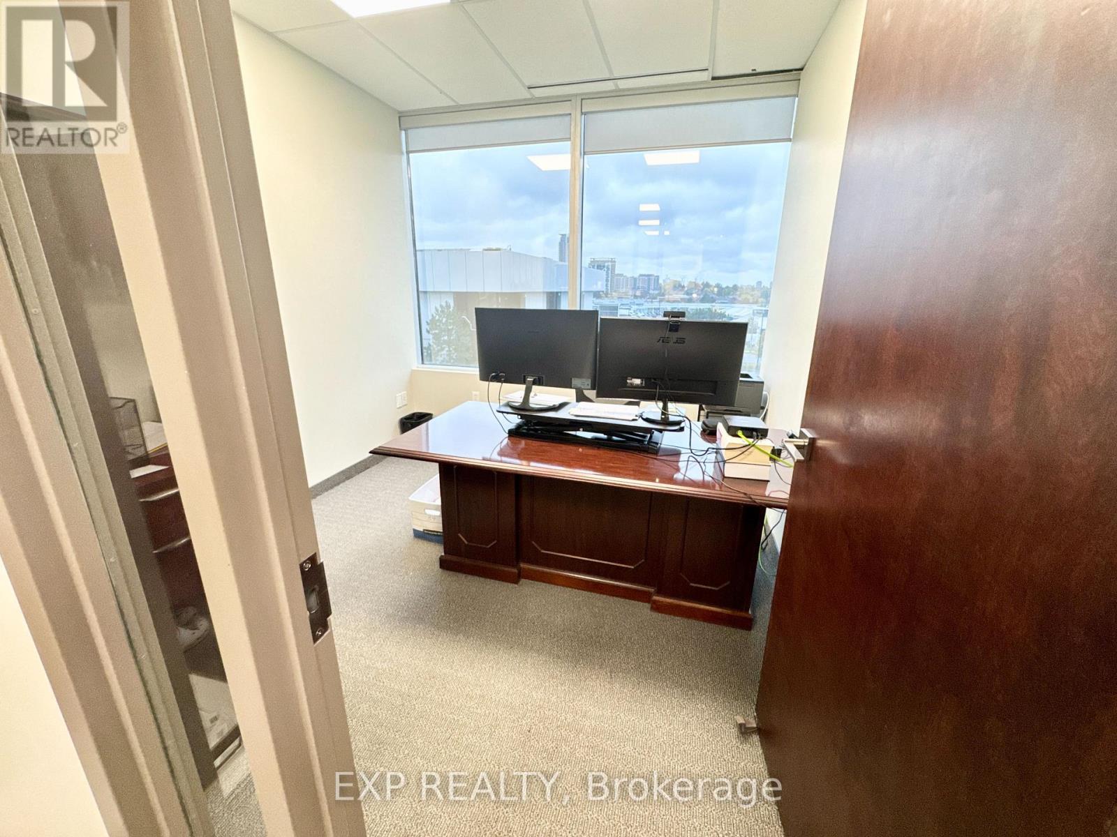 303b - 15 Wertheim Ct Court, Richmond Hill, Ontario  L4B 3H7 - Photo 4 - N12513006