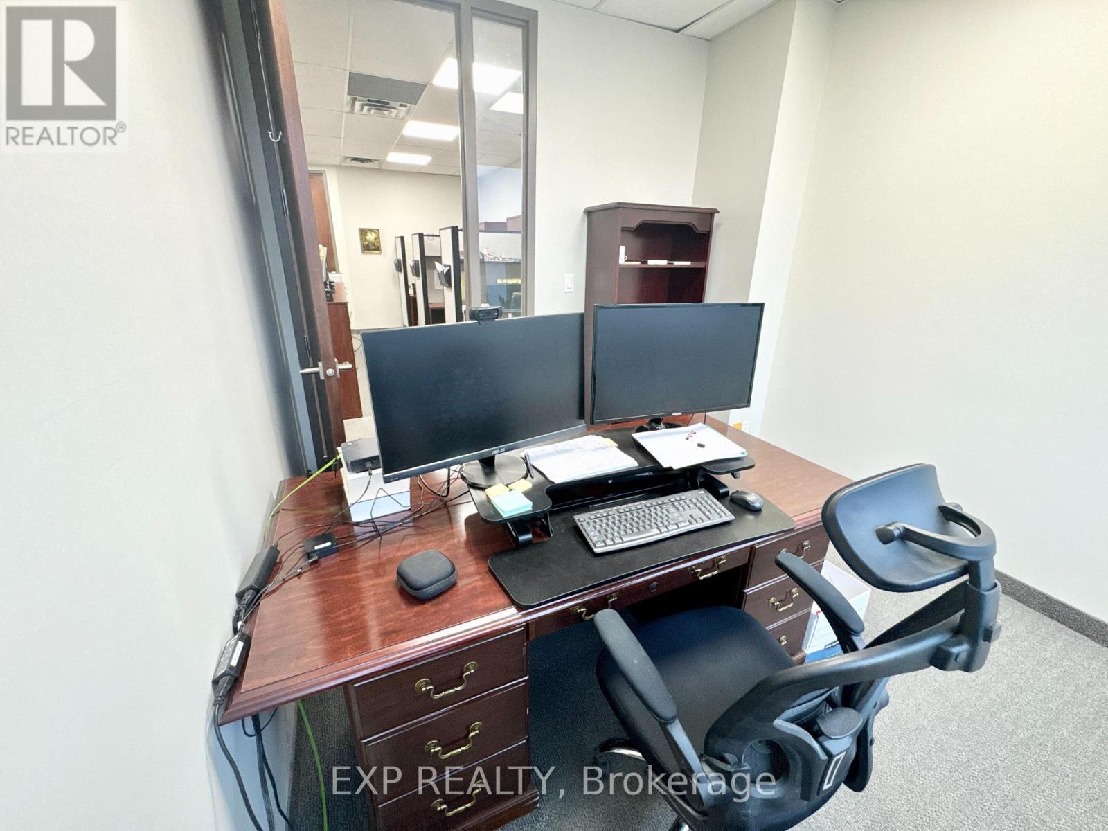 303b - 15 Wertheim Ct Court, Richmond Hill, Ontario  L4B 3H7 - Photo 5 - N12513006