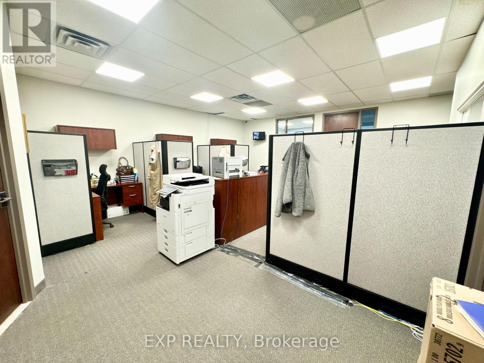 303b - 15 Wertheim Ct Court, Richmond Hill, Ontario  L4B 3H7 - Photo 9 - N12513006