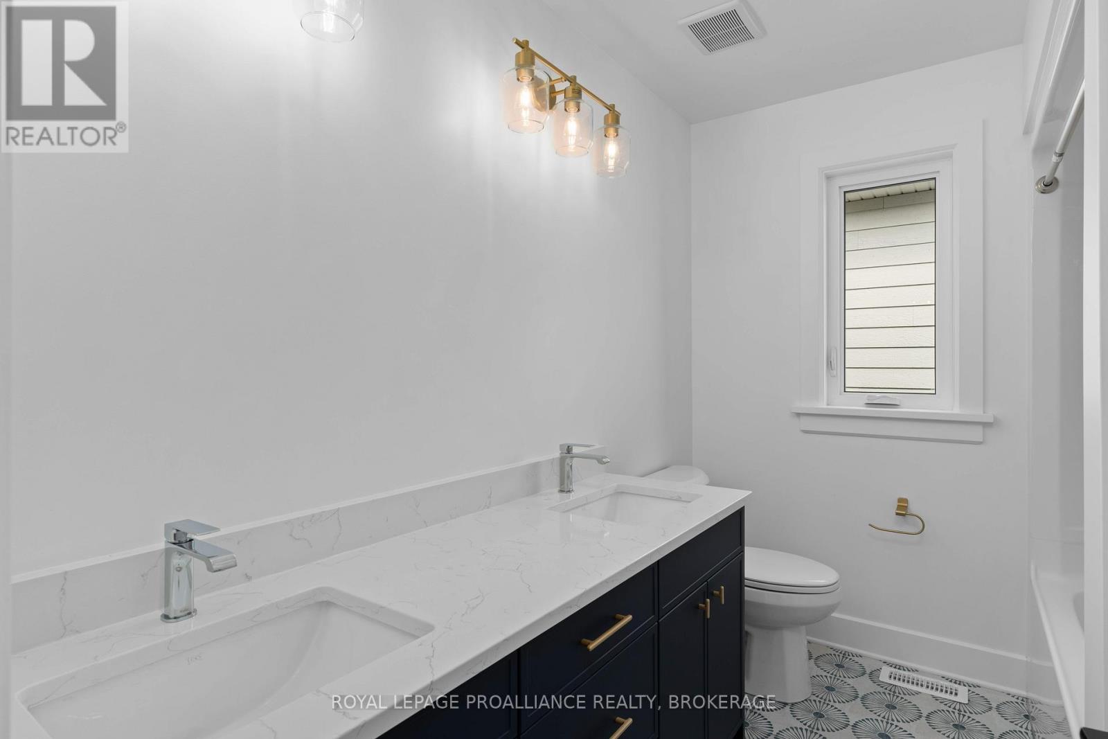 2 Park Crescent, Loyalist (Amherstview), Ontario  K7N 0C2 - Photo 30 - X12512806