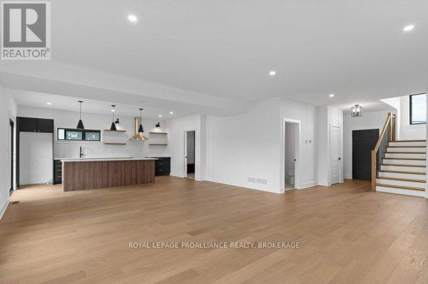 2 Park Crescent, Loyalist (Amherstview), Ontario  K7N 0C2 - Photo 6 - X12512806