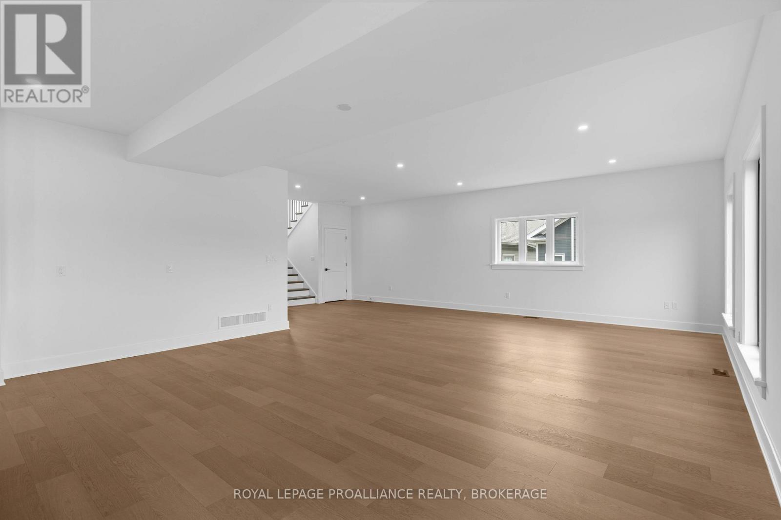 2 Park Crescent, Loyalist (Amherstview), Ontario  K7N 0C2 - Photo 8 - X12512806