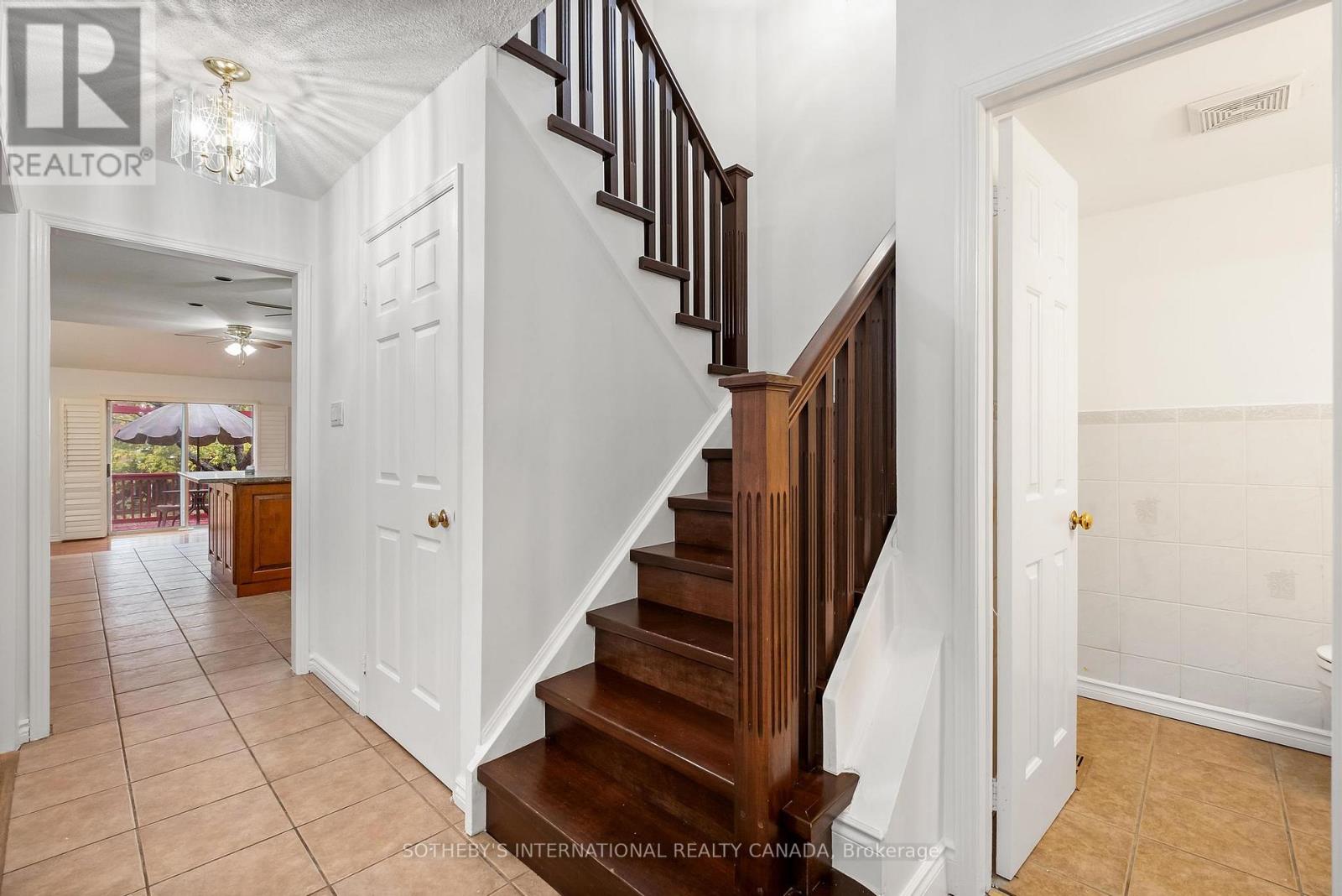 3631 Cherrington Crescent, Mississauga, Ontario  L5L 5C6 - Photo 3 - W12512774