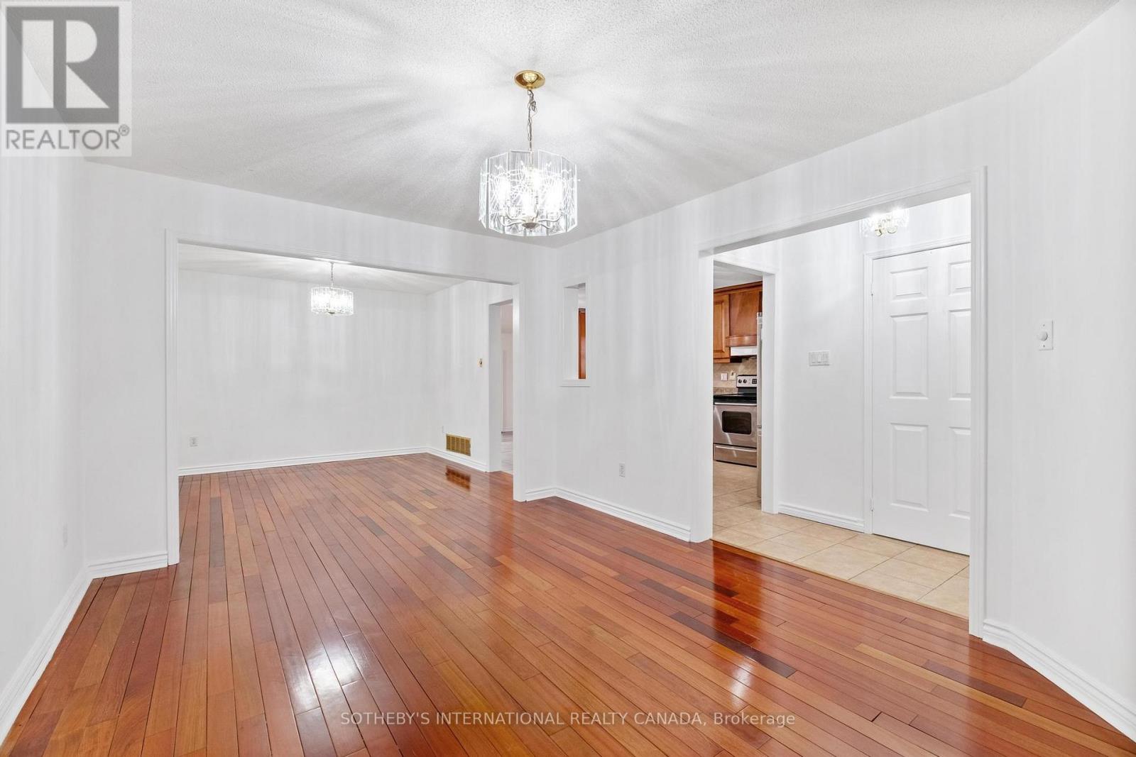 3631 Cherrington Crescent, Mississauga, Ontario  L5L 5C6 - Photo 4 - W12512774