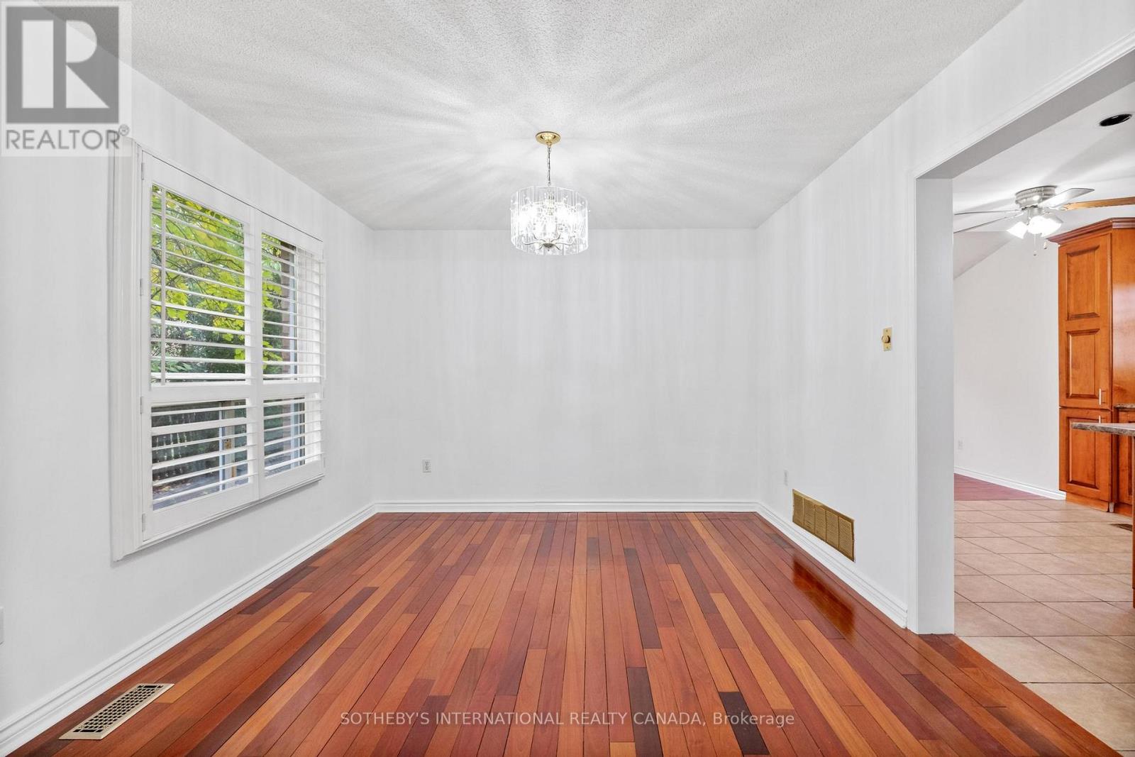 3631 Cherrington Crescent, Mississauga, Ontario  L5L 5C6 - Photo 5 - W12512774