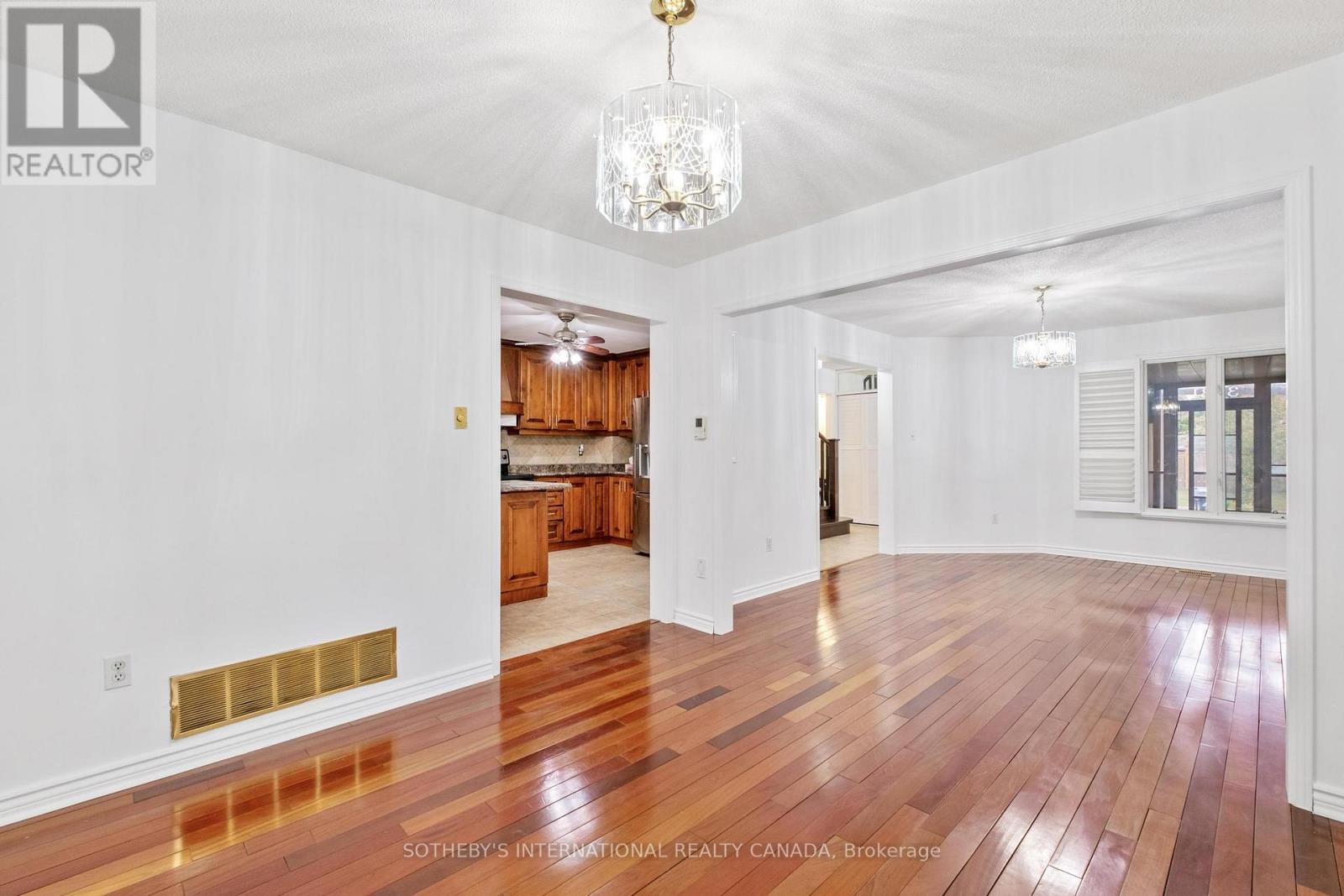 3631 Cherrington Crescent, Mississauga, Ontario  L5L 5C6 - Photo 7 - W12512774