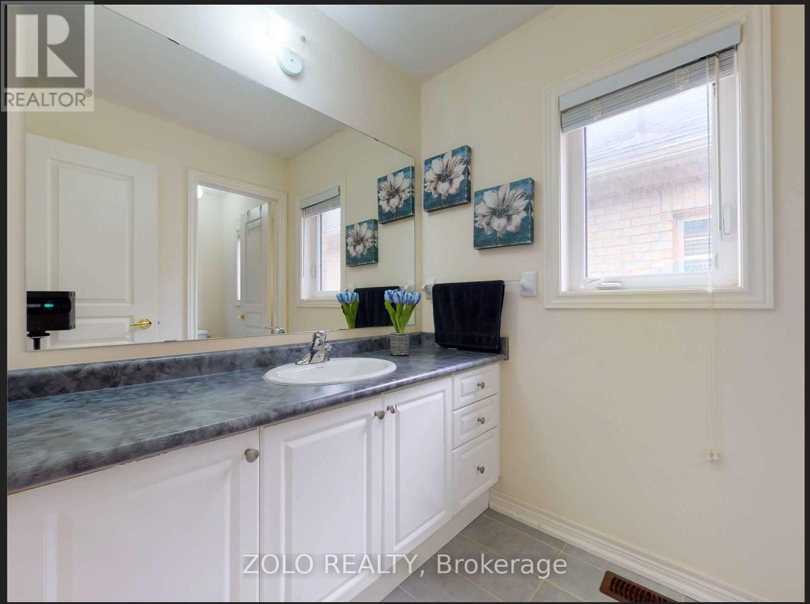 107 Thornbush Boulevard, Brampton, Ontario  L7A 4J9 - Photo 12 - W12512916