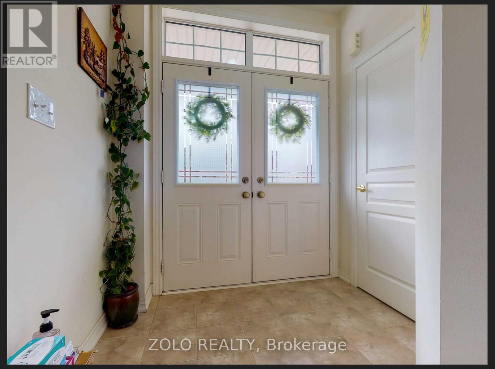 107 Thornbush Boulevard, Brampton, Ontario  L7A 4J9 - Photo 2 - W12512916