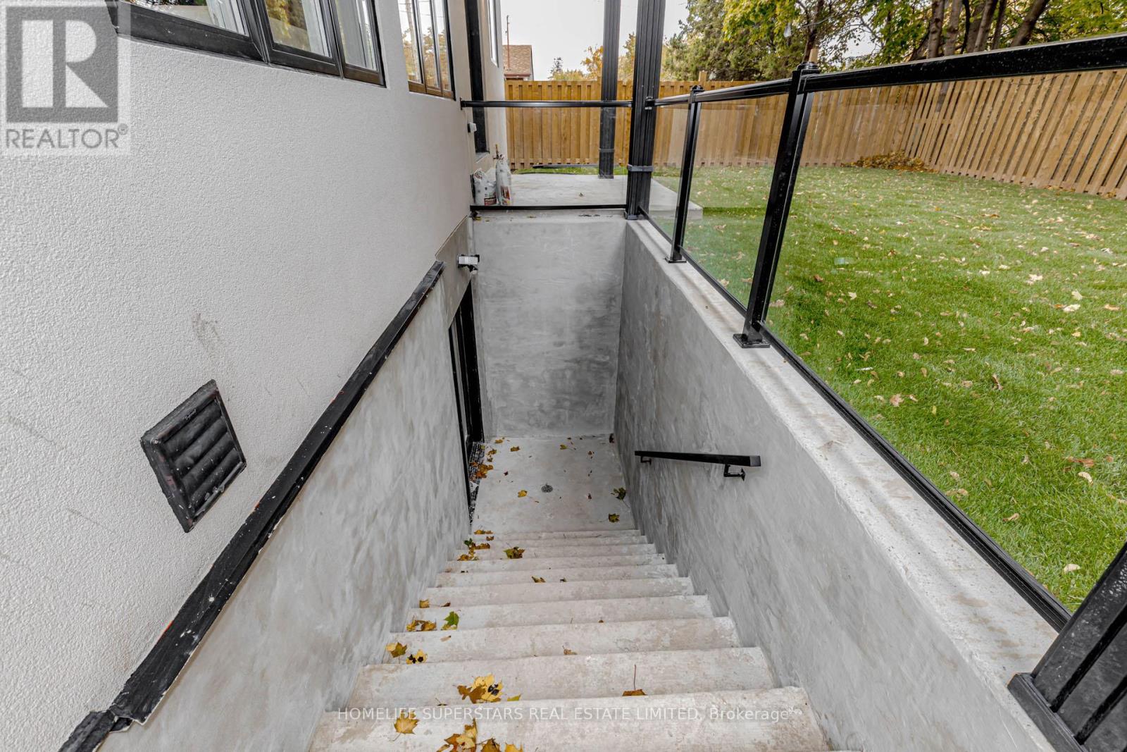 75 Silverstone Drive, Toronto, Ontario  M9V 3G4 - Photo 34 - W12512930