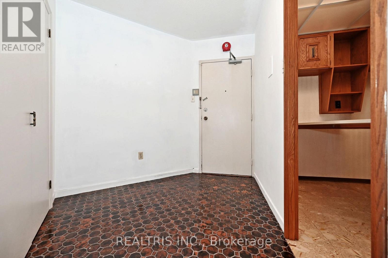 807 - 2323 Confederation Parkway, Mississauga, Ontario  L5B 1R6 - Photo 11 - W12512938