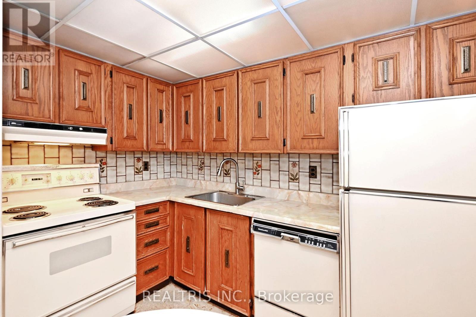 807 - 2323 Confederation Parkway, Mississauga, Ontario  L5B 1R6 - Photo 25 - W12512938