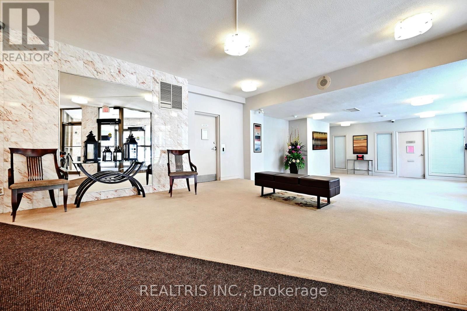 807 - 2323 Confederation Parkway, Mississauga, Ontario  L5B 1R6 - Photo 5 - W12512938