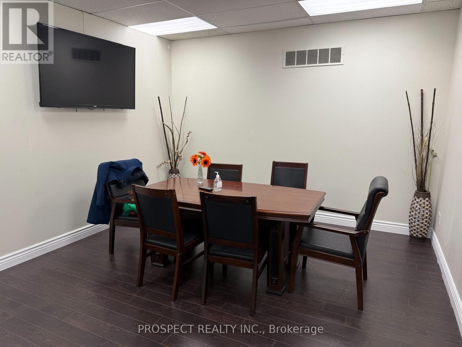 207 - 125 Norfinch Drive, Toronto, Ontario  M3N 1W8 - Photo 4 - W12512946