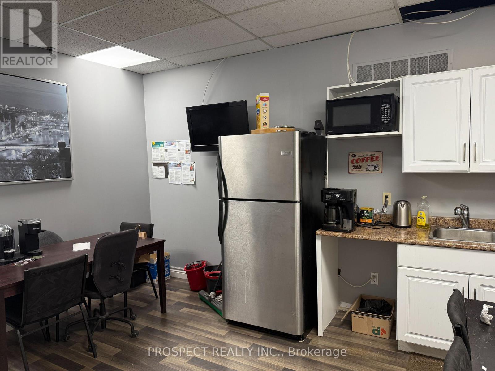 207 - 125 Norfinch Drive, Toronto, Ontario  M3N 1W8 - Photo 5 - W12512946