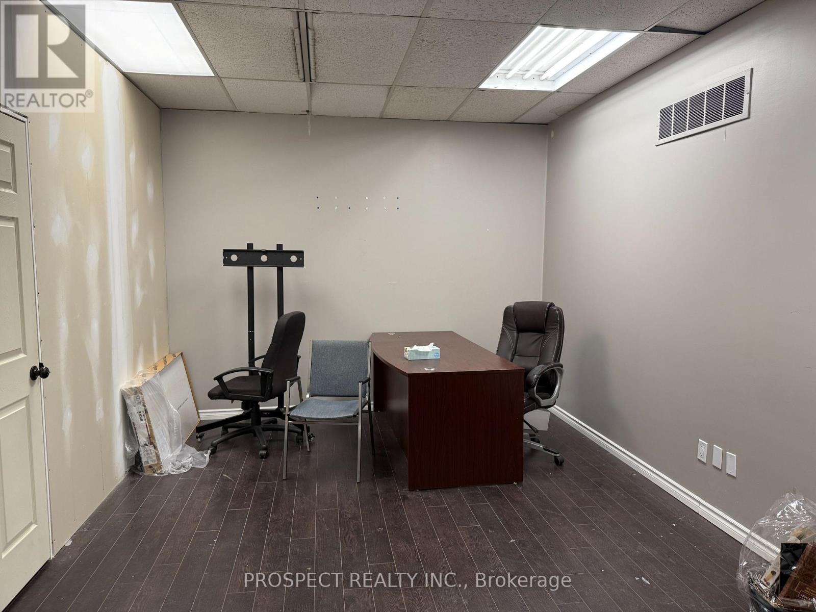 207 - 125 Norfinch Drive, Toronto, Ontario  M3N 1W8 - Photo 6 - W12512946