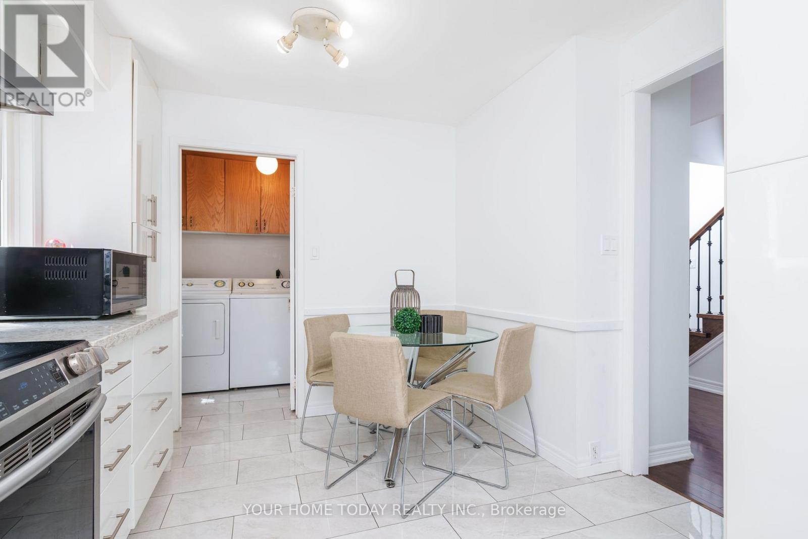 18 Alabaster Drive, Brampton, Ontario  L6V 4E4 - Photo 6 - W12512968