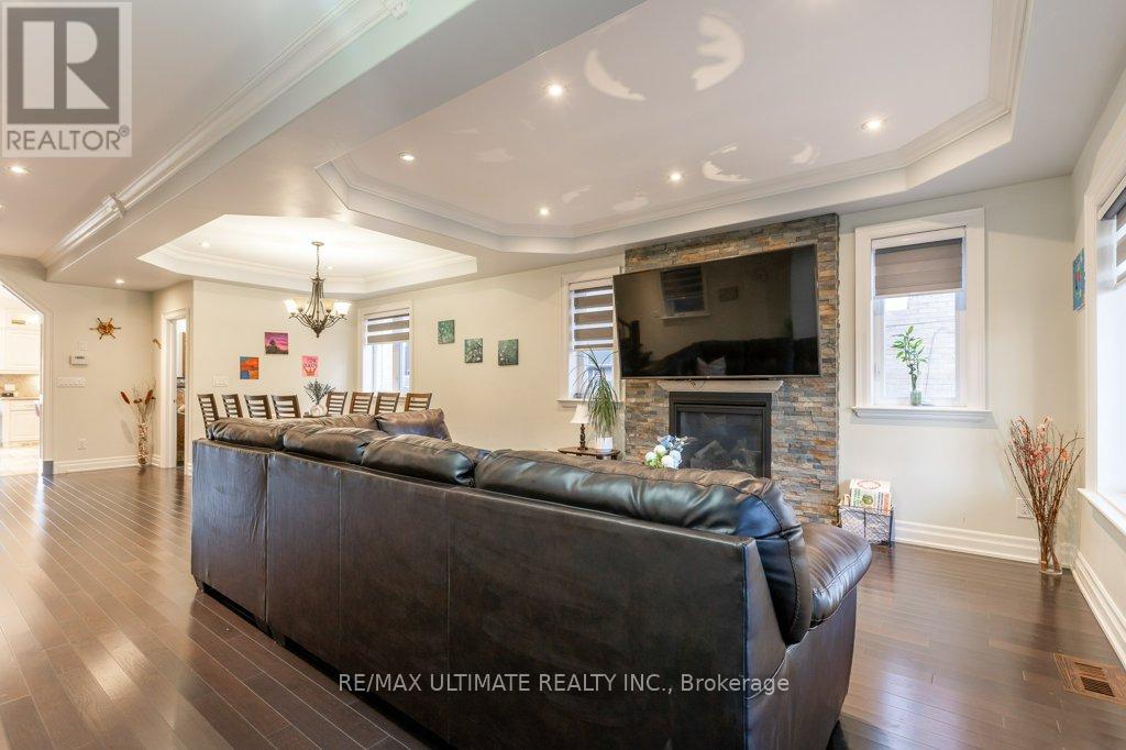 21 Thornton Avenue, Toronto, Ontario  M6E 2E3 - Photo 10 - W12513000