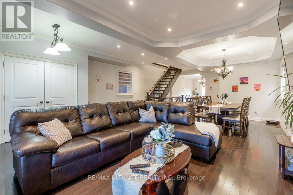 21 Thornton Avenue, Toronto, Ontario  M6E 2E3 - Photo 11 - W12513000