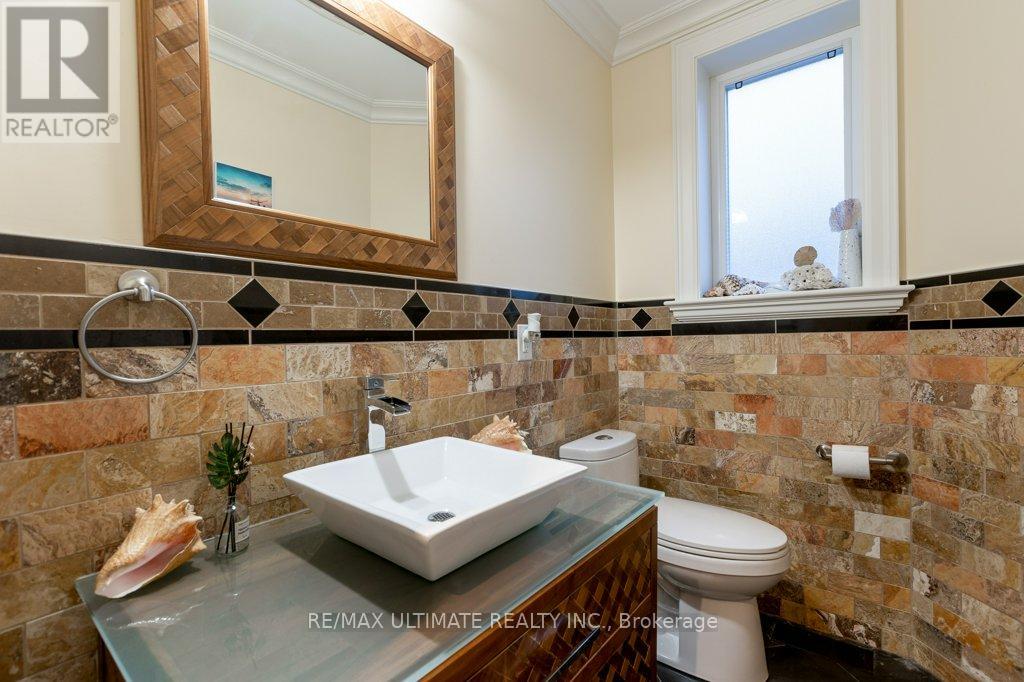 21 Thornton Avenue, Toronto, Ontario  M6E 2E3 - Photo 17 - W12513000