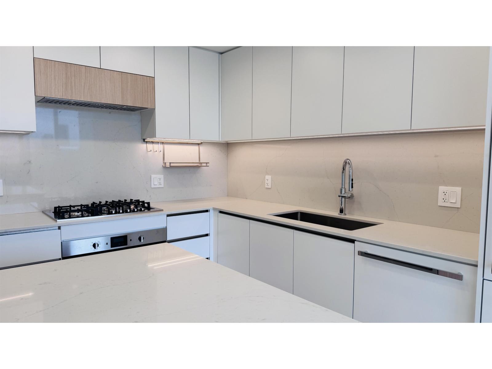 408 13573 98a Avenue, Surrey, British Columbia  V3T 0X1 - Photo 4 - R3064760