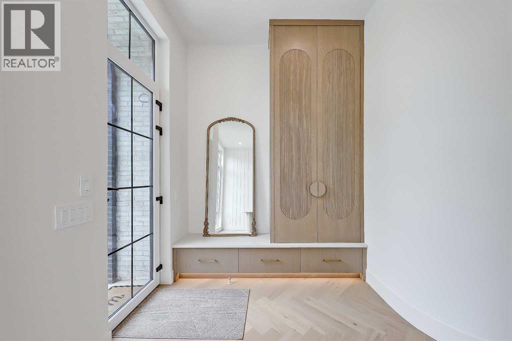 Property at 2322 54 Avenue SW image 3