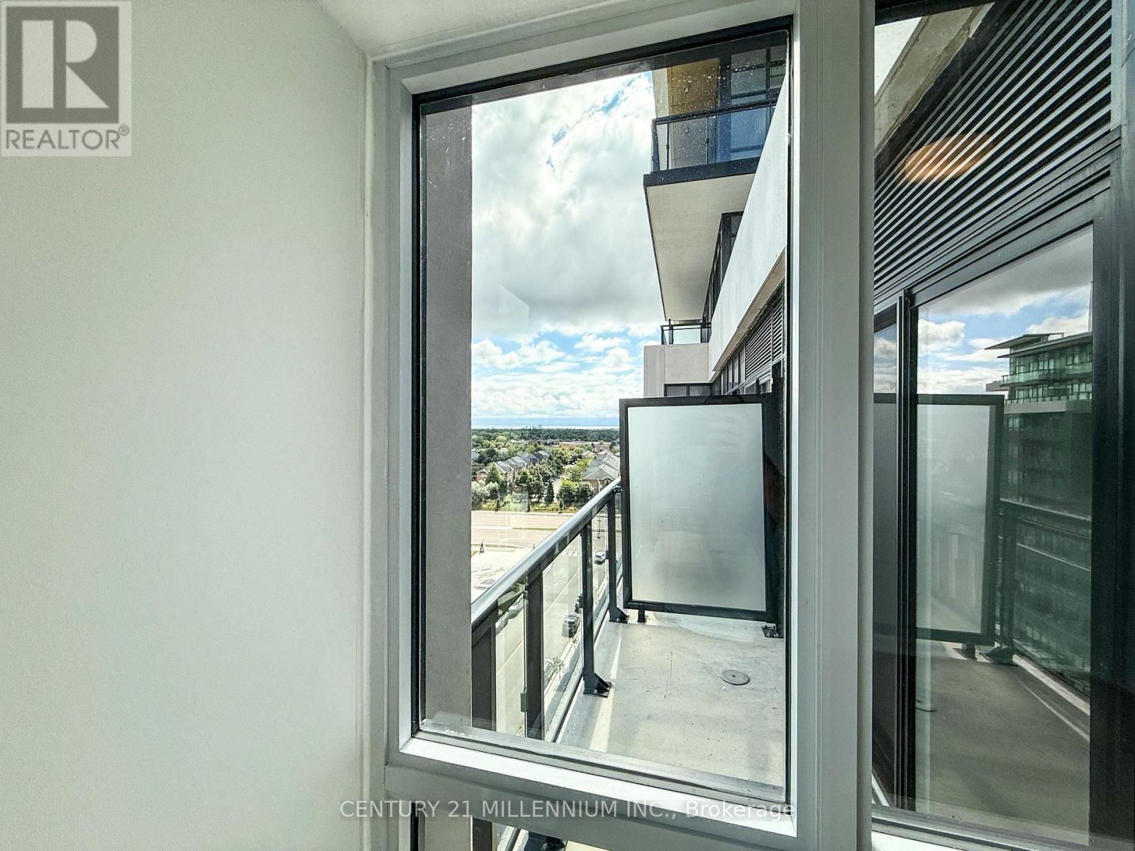 810 - 405 Dundas Street W, Oakville, Ontario  L6M 5P9 - Photo 13 - W12360876