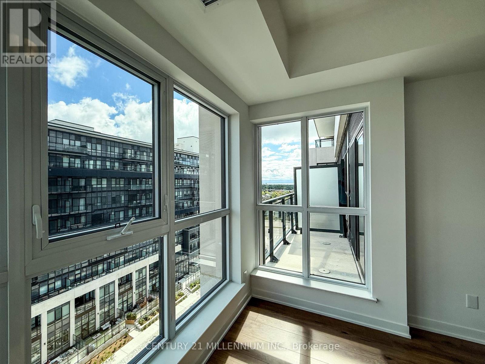 810 - 405 Dundas Street W, Oakville, Ontario  L6M 5P9 - Photo 12 - W12360876