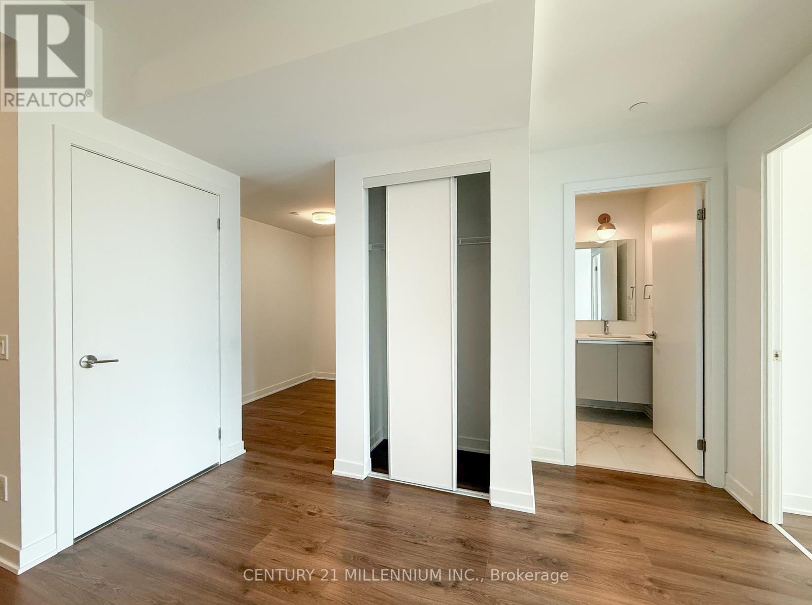 810 - 405 Dundas Street W, Oakville, Ontario  L6M 5P9 - Photo 7 - W12360876