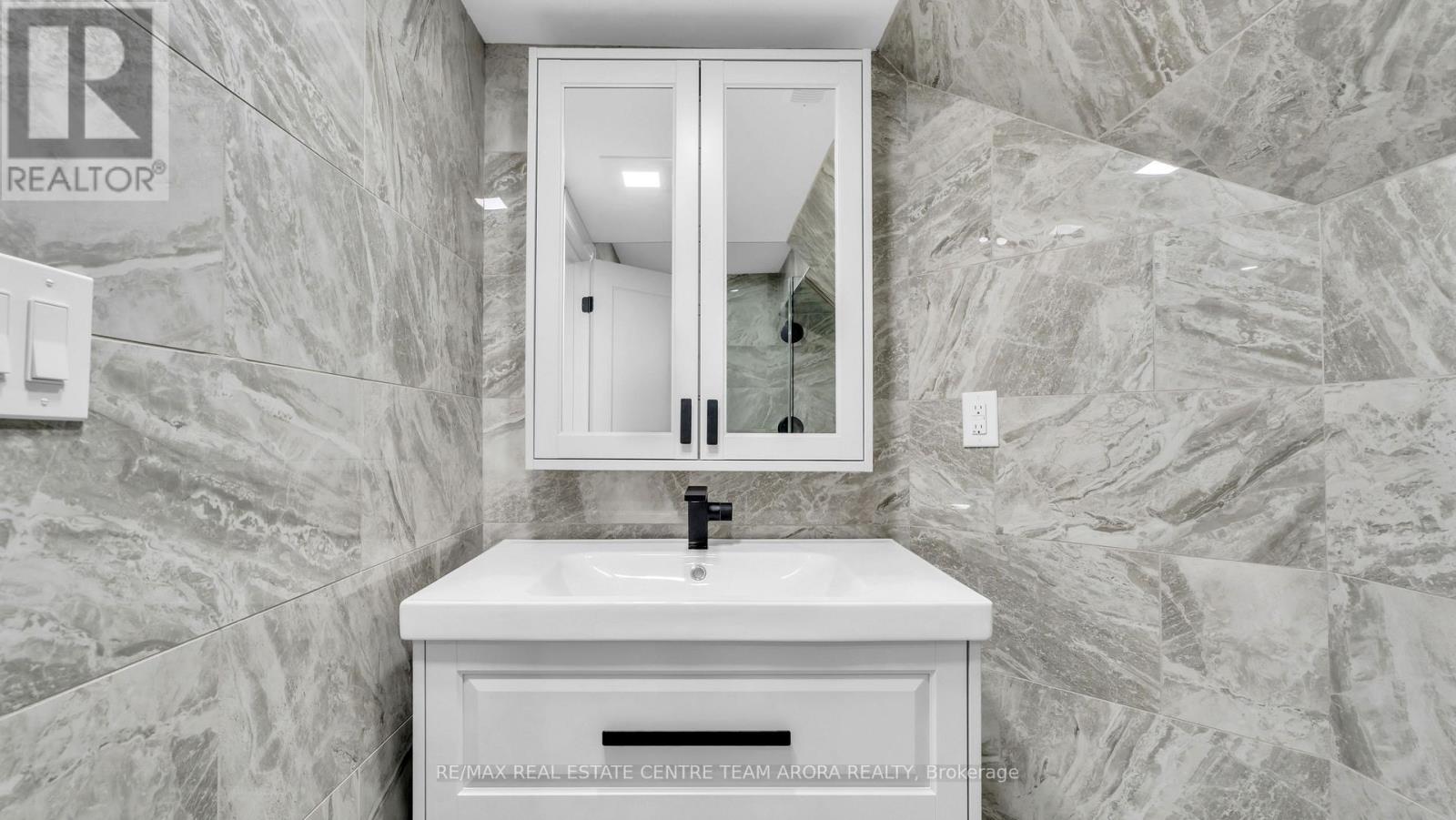 2 Berkwood Hollow, Brampton, Ontario  L6Y 0G8 - Photo 41 - W12502352