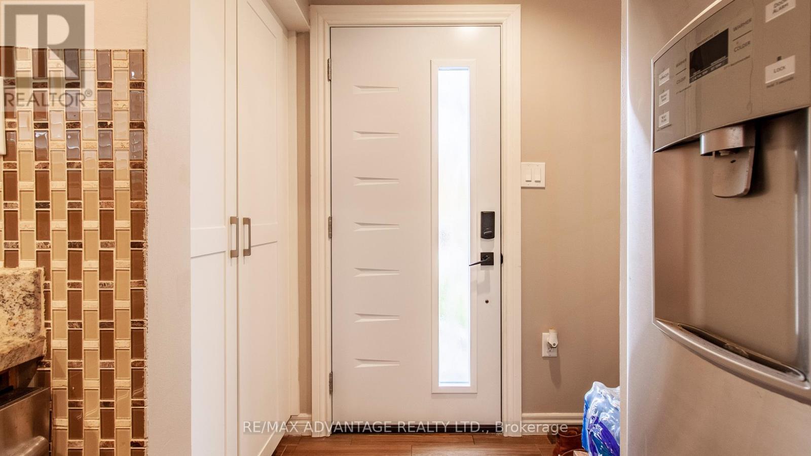 419 Ferndale Avenue, London South, Ontario  N6C 2Y9 - Photo 3 - X12513106