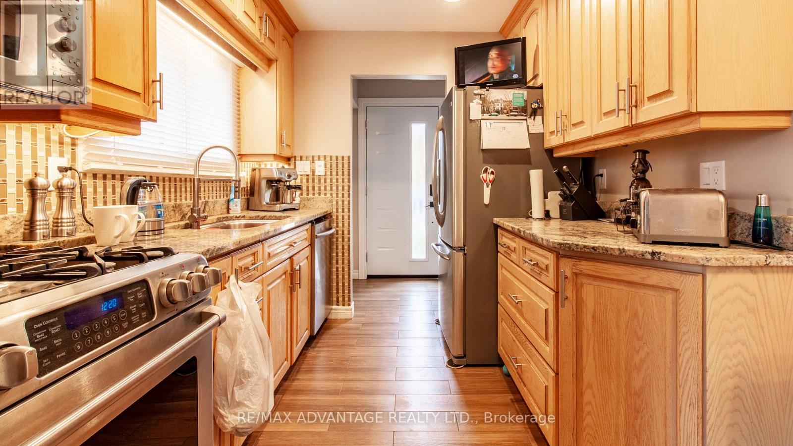 419 Ferndale Avenue, London South, Ontario  N6C 2Y9 - Photo 5 - X12513106