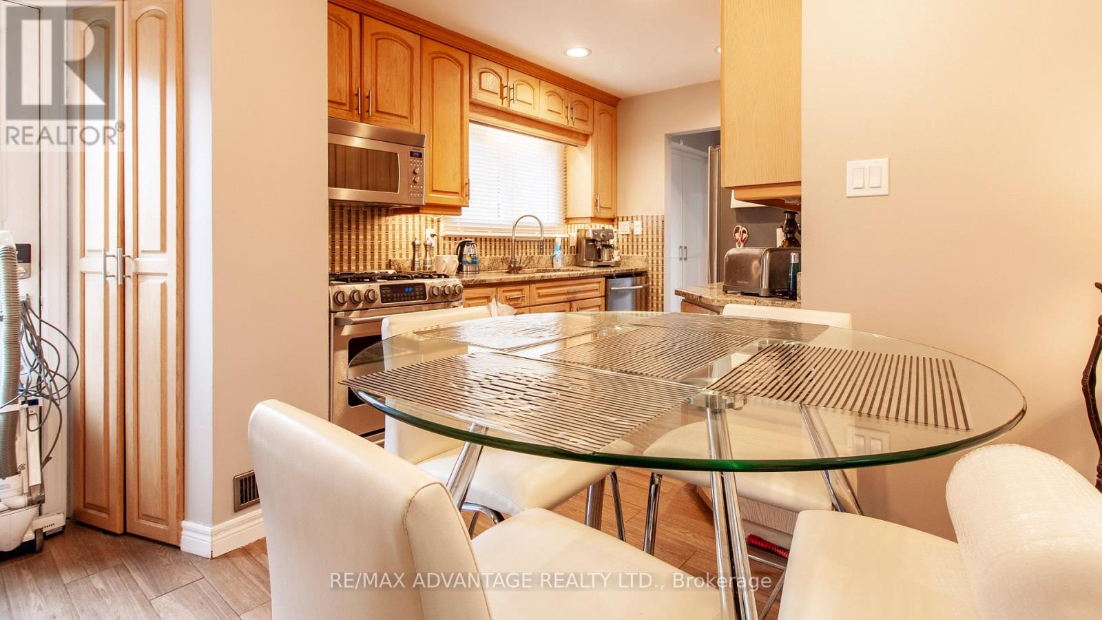 419 Ferndale Avenue, London South, Ontario  N6C 2Y9 - Photo 6 - X12513106