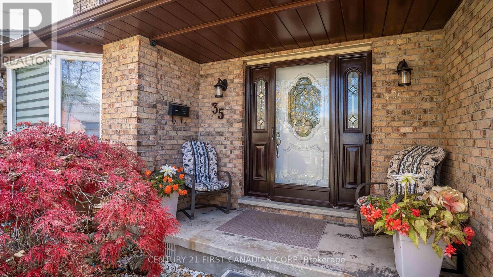 35 Hummingbird Crescent, London South, Ontario  N6J 4M3 - Photo 4 - X12513154