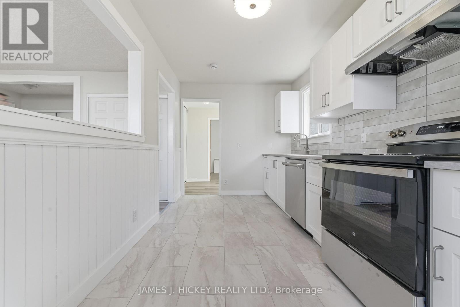 56 Beach Avenue, Deep River, Ontario K0J 1P0 - Photo 10 - X12513076