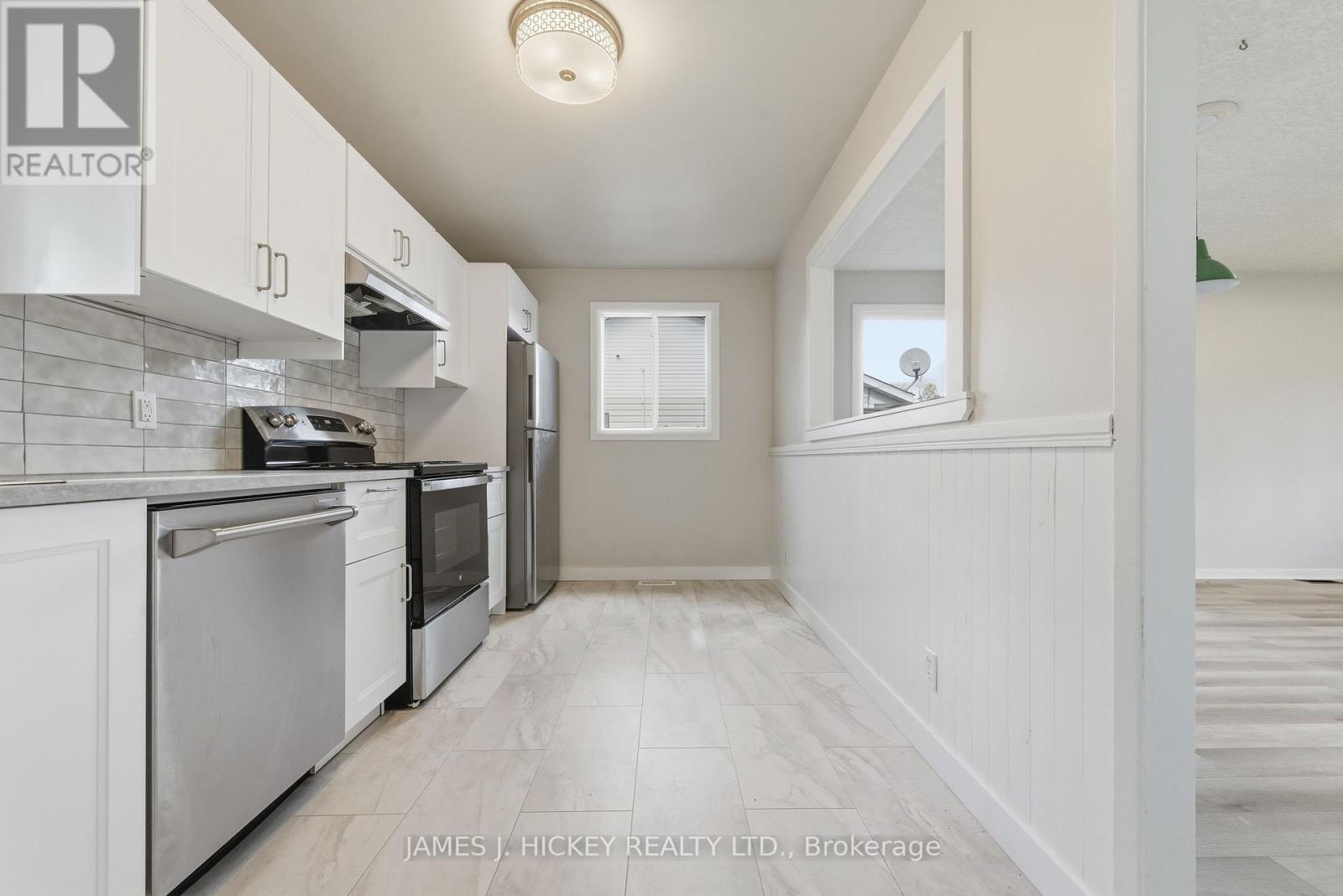 56 Beach Avenue, Deep River, Ontario K0J 1P0 - Photo 11 - X12513076