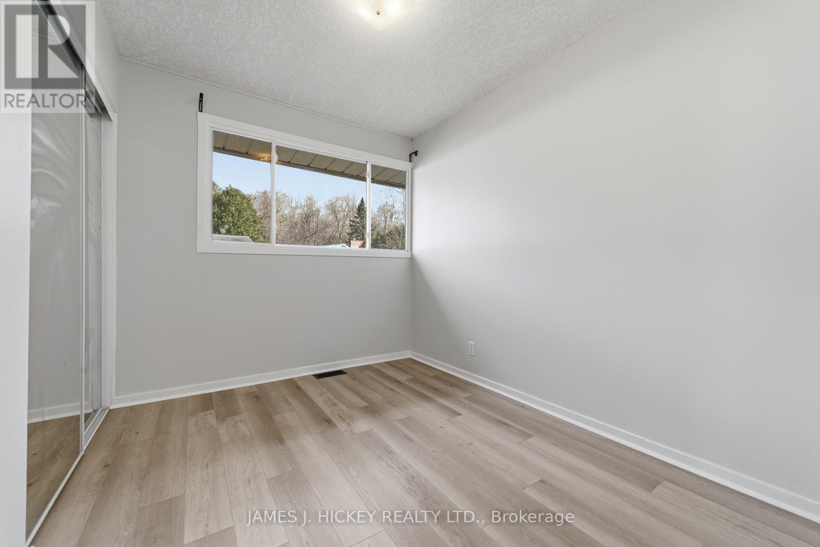 56 Beach Avenue, Deep River, Ontario K0J 1P0 - Photo 12 - X12513076