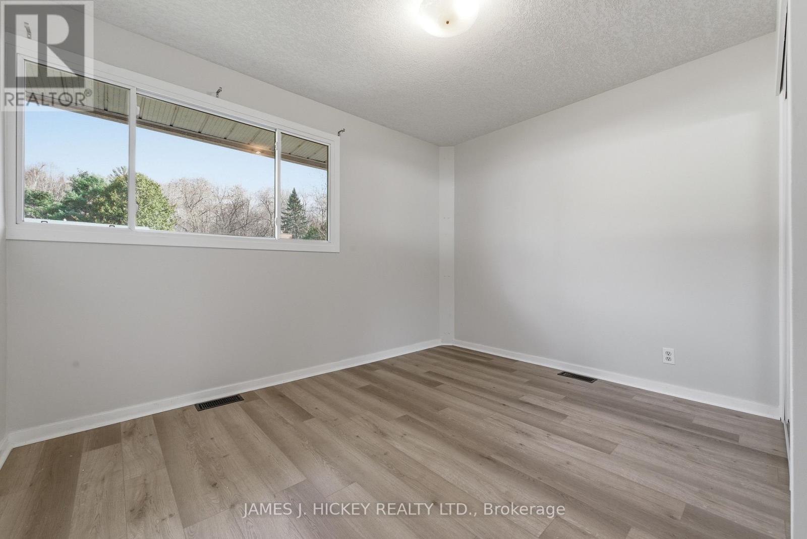 56 Beach Avenue, Deep River, Ontario K0J 1P0 - Photo 14 - X12513076