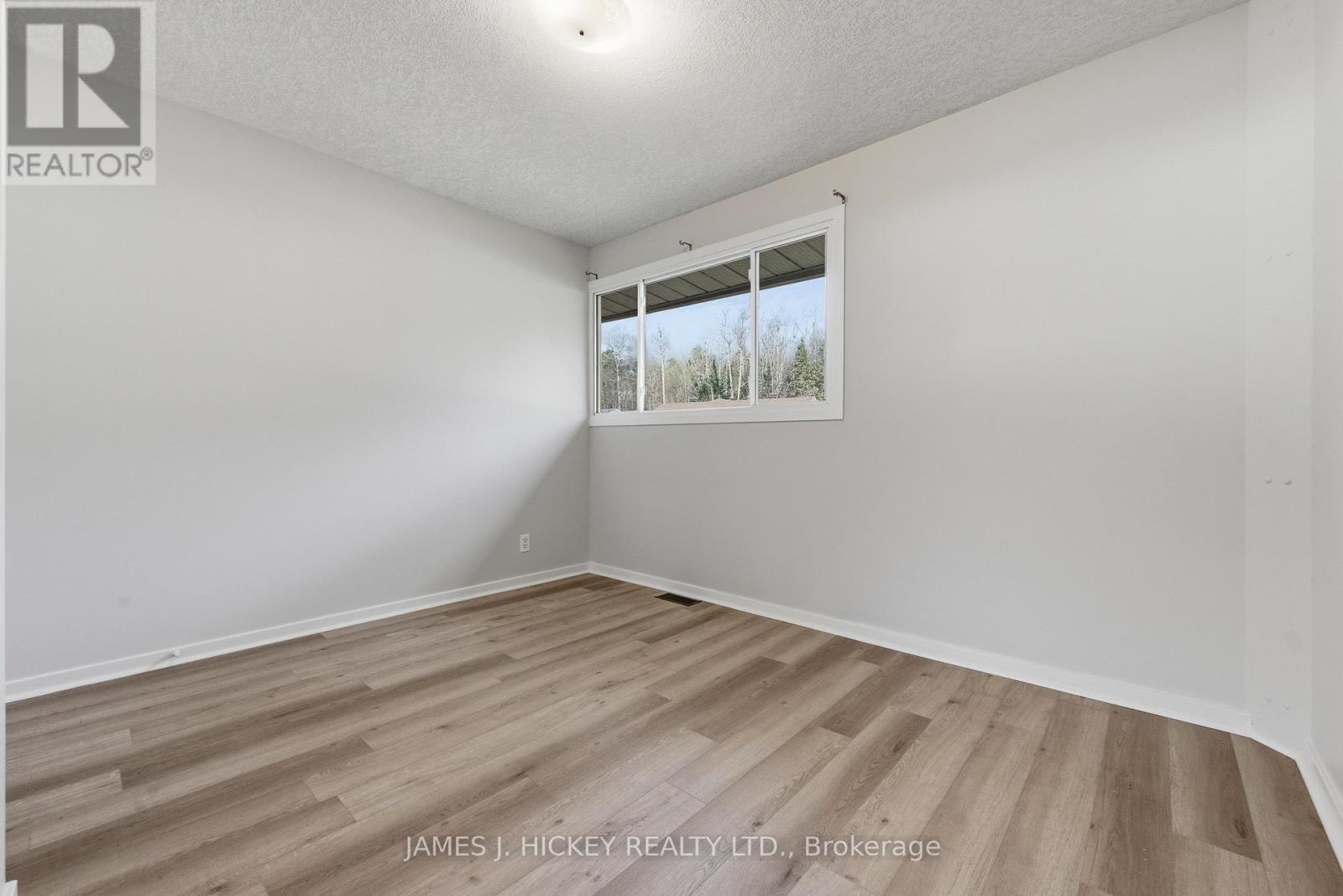 56 Beach Avenue, Deep River, Ontario K0J 1P0 - Photo 16 - X12513076