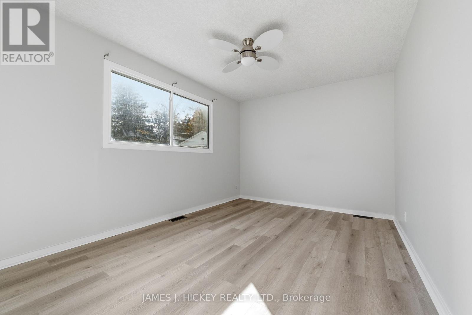 56 Beach Avenue, Deep River, Ontario K0J 1P0 - Photo 17 - X12513076