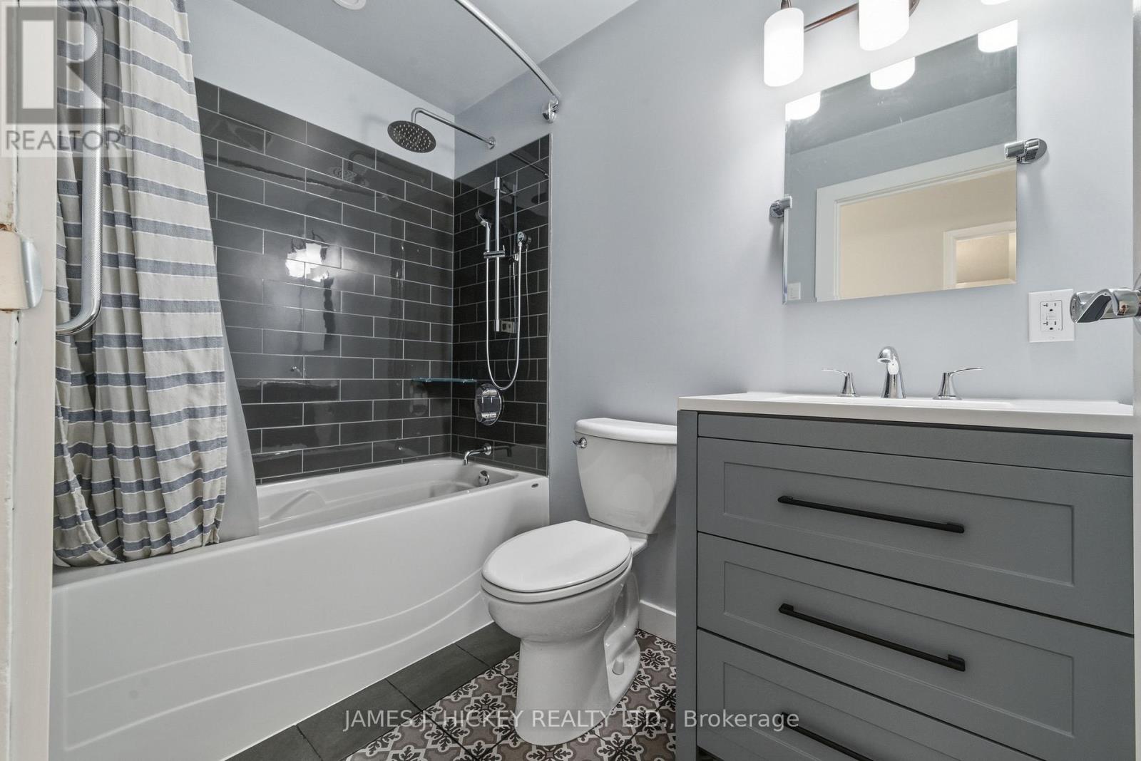 56 Beach Avenue, Deep River, Ontario K0J 1P0 - Photo 19 - X12513076