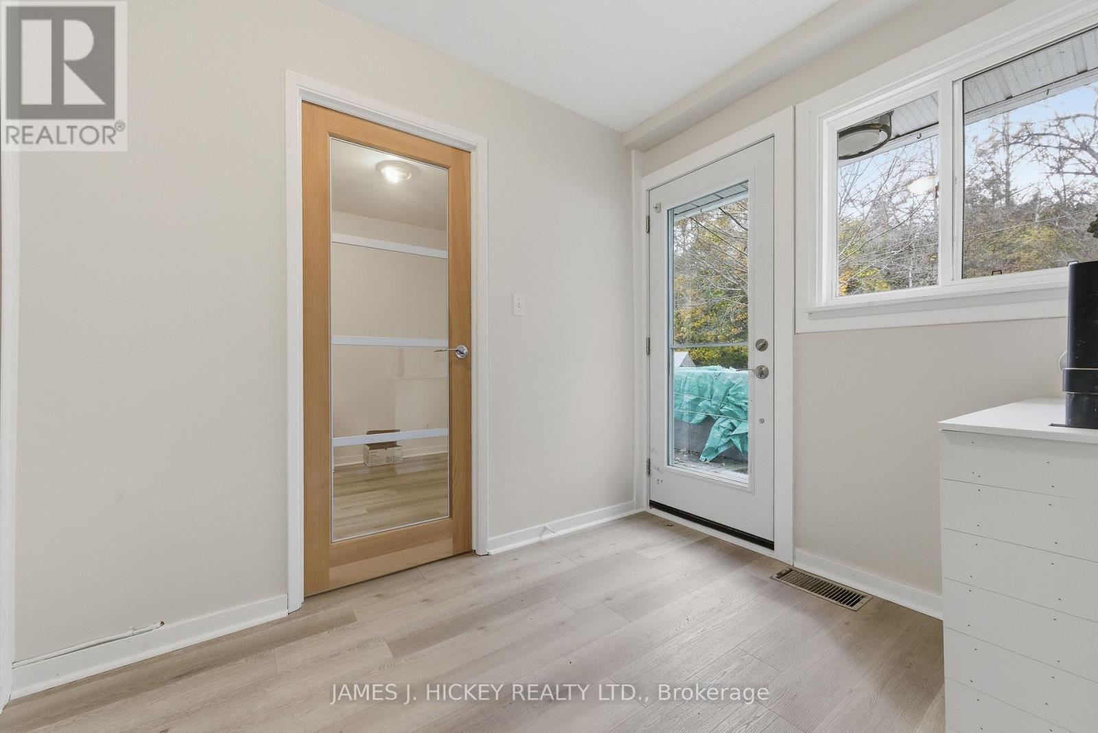 56 Beach Avenue, Deep River, Ontario K0J 1P0 - Photo 20 - X12513076