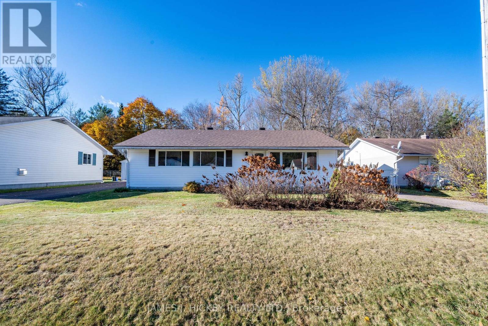 56 Beach Avenue, Deep River, Ontario K0J 1P0 - Photo 23 - X12513076