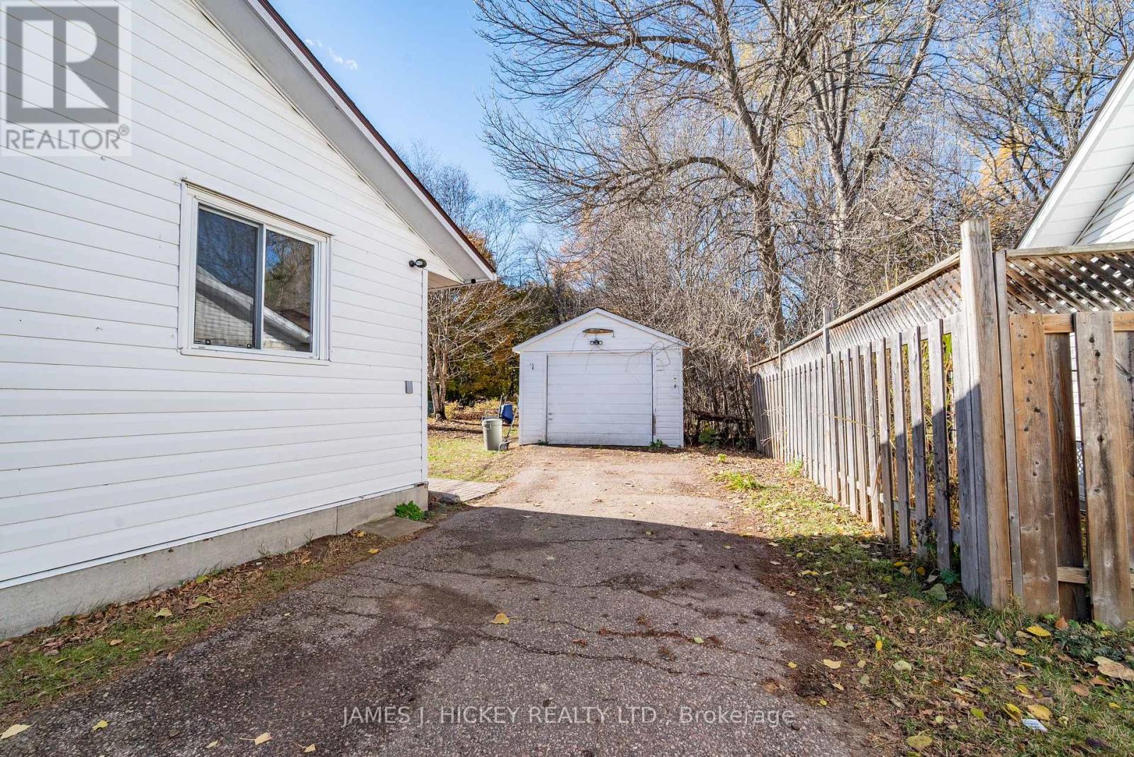 56 Beach Avenue, Deep River, Ontario K0J 1P0 - Photo 25 - X12513076