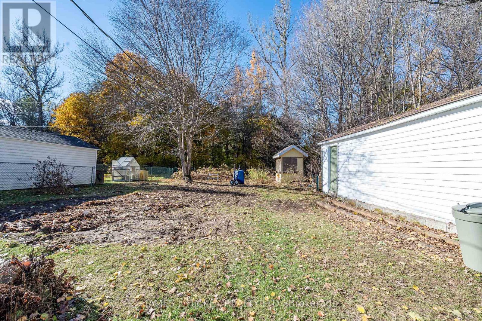 56 Beach Avenue, Deep River, Ontario K0J 1P0 - Photo 26 - X12513076