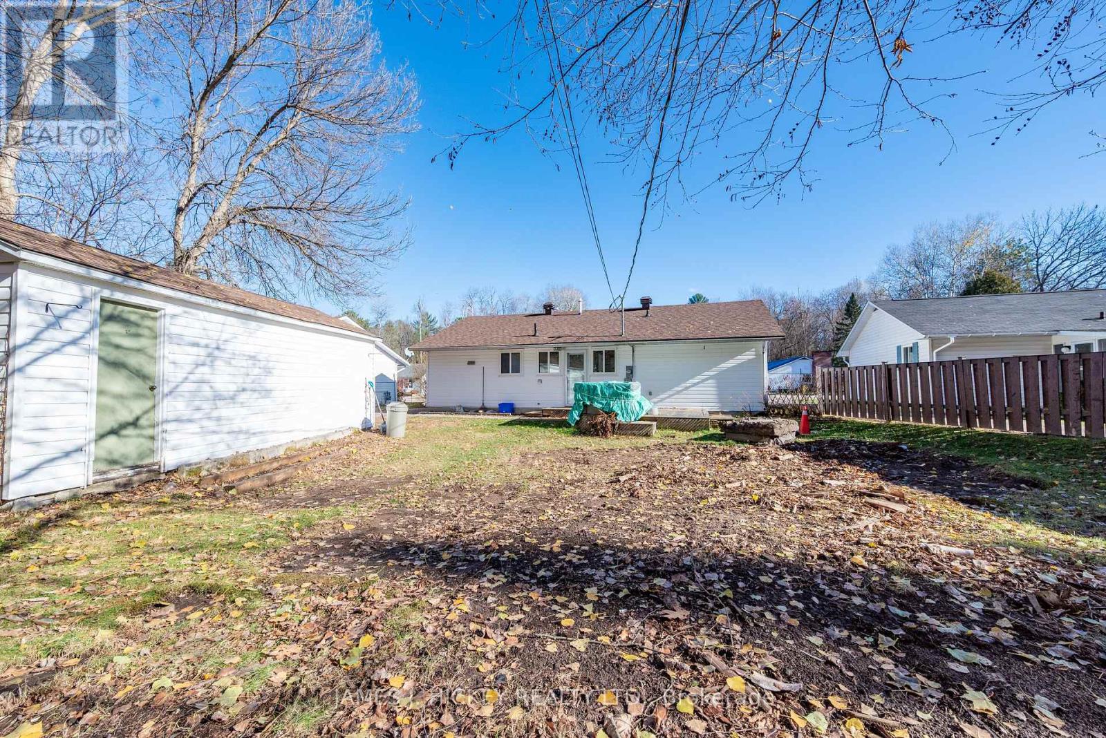 56 Beach Avenue, Deep River, Ontario K0J 1P0 - Photo 27 - X12513076