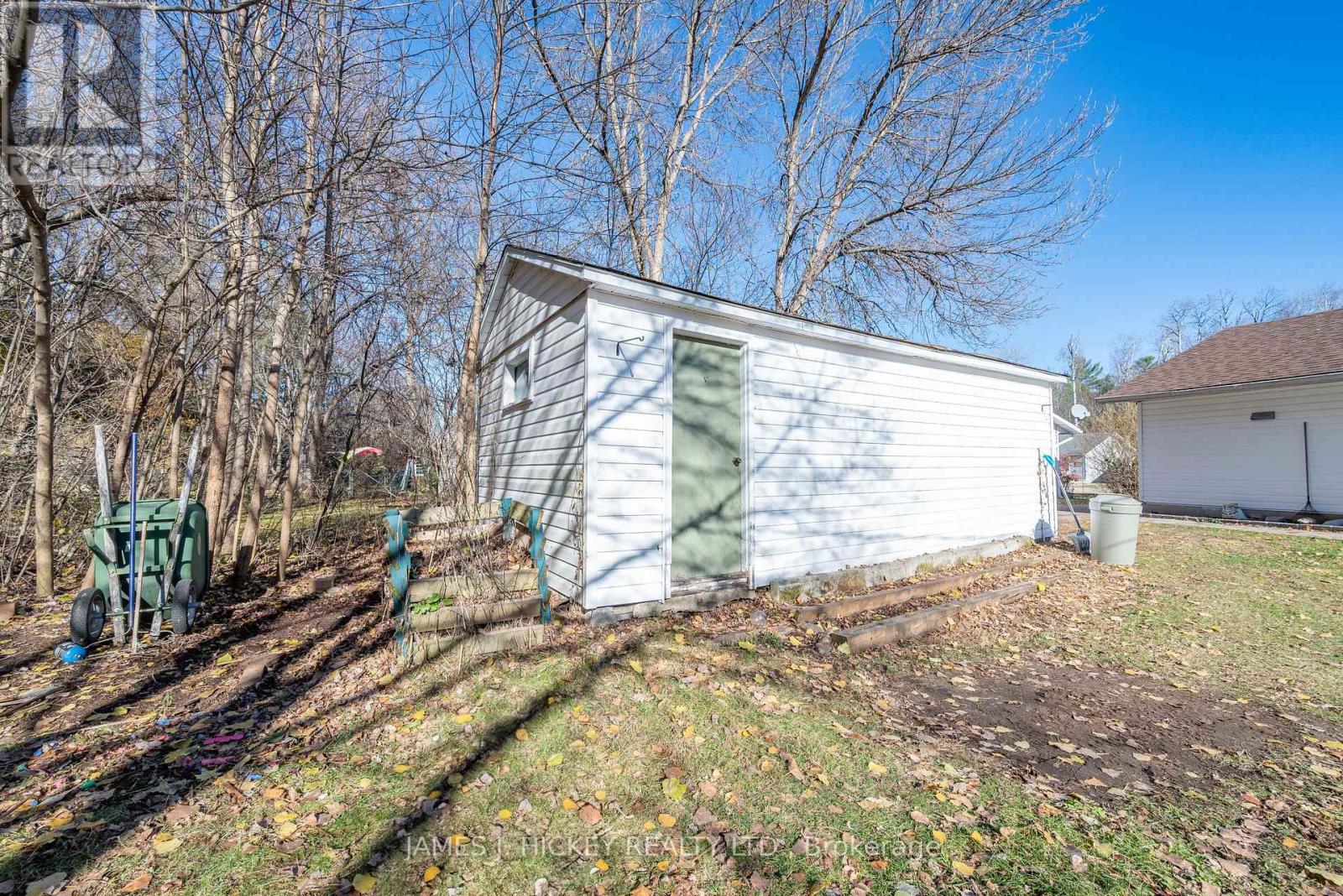 56 Beach Avenue, Deep River, Ontario K0J 1P0 - Photo 28 - X12513076