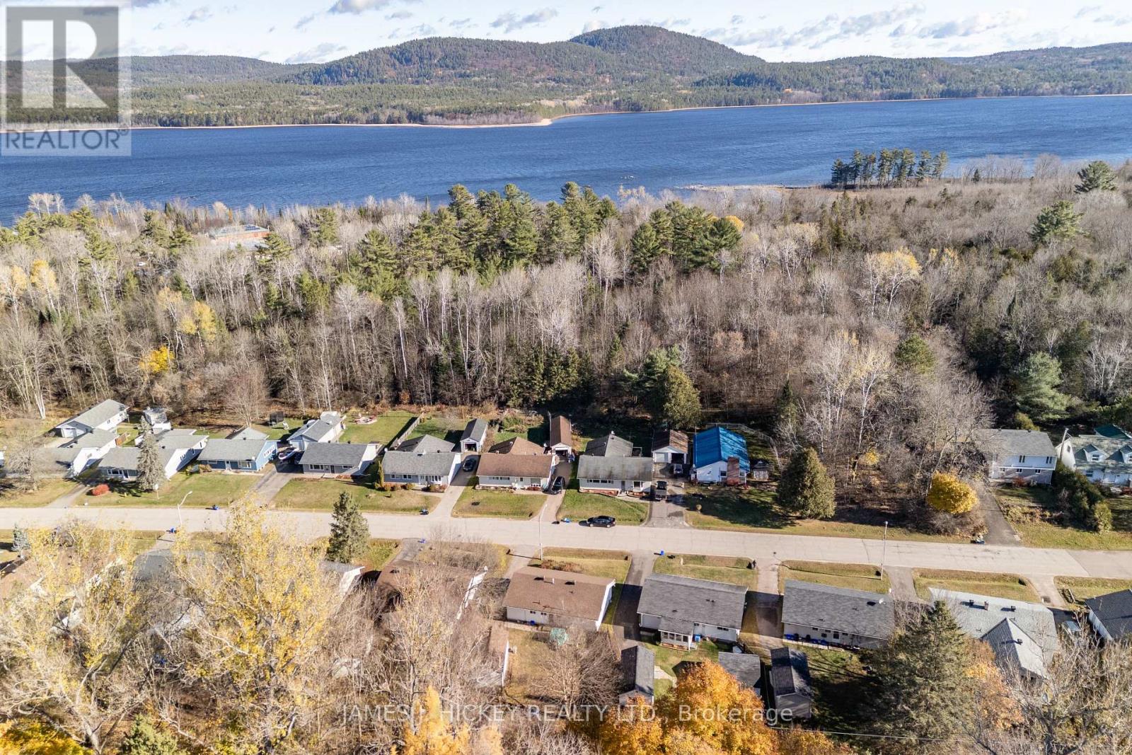 56 Beach Avenue, Deep River, Ontario K0J 1P0 - Photo 35 - X12513076