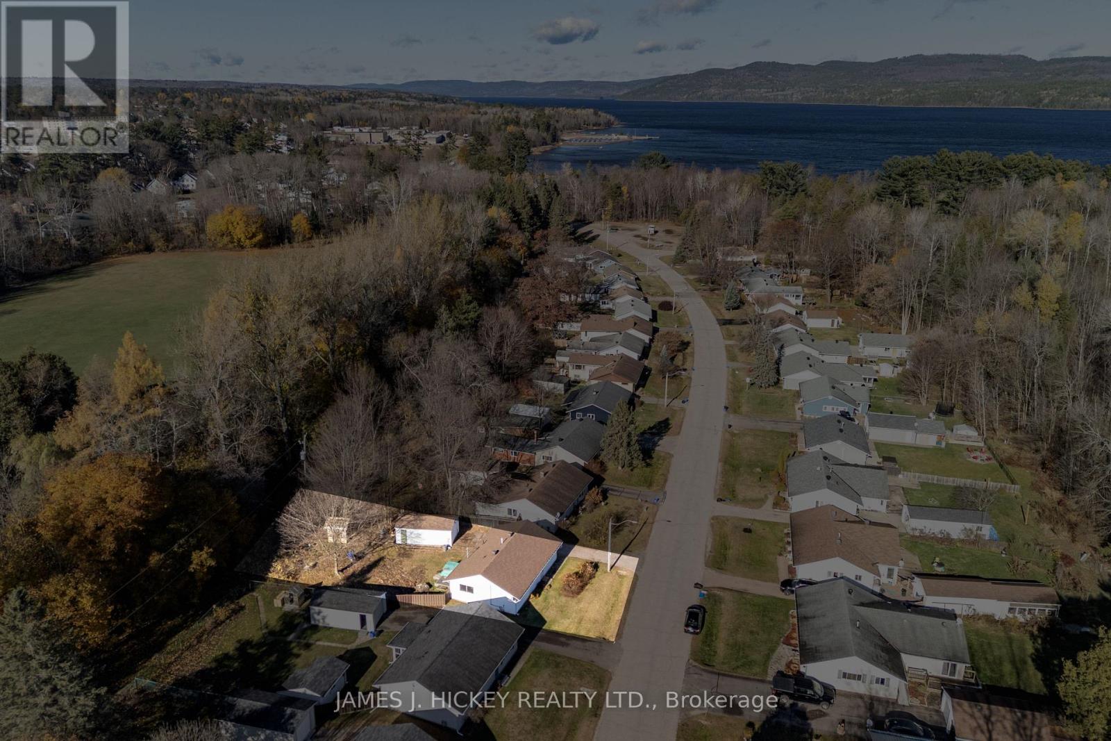 56 Beach Avenue, Deep River, Ontario K0J 1P0 - Photo 37 - X12513076