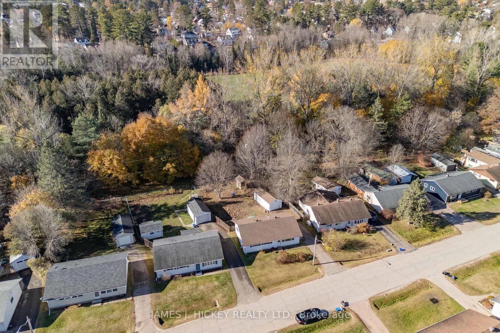 56 Beach Avenue, Deep River, Ontario K0J 1P0 - Photo 38 - X12513076