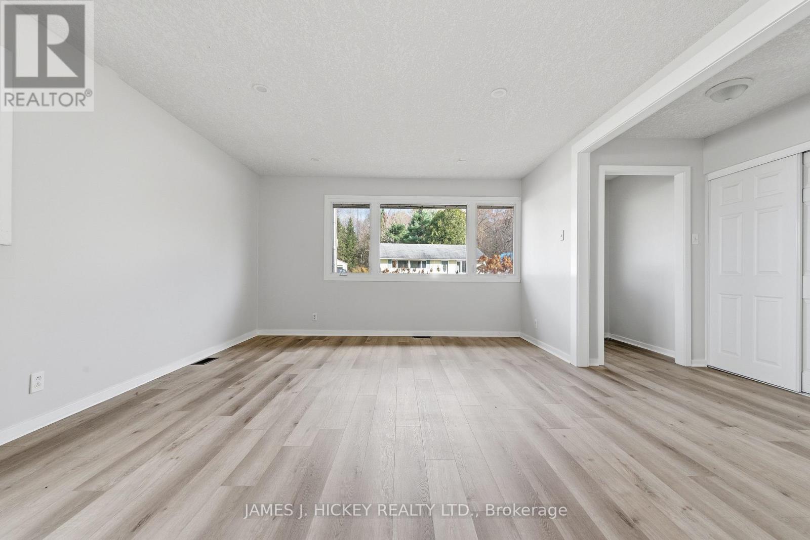 56 Beach Avenue, Deep River, Ontario K0J 1P0 - Photo 4 - X12513076